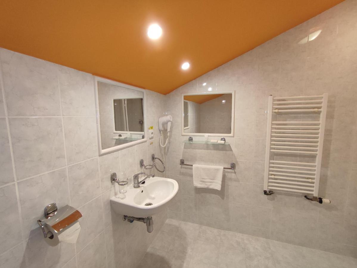 Hotel 28 Jaroměř Extérieur photo