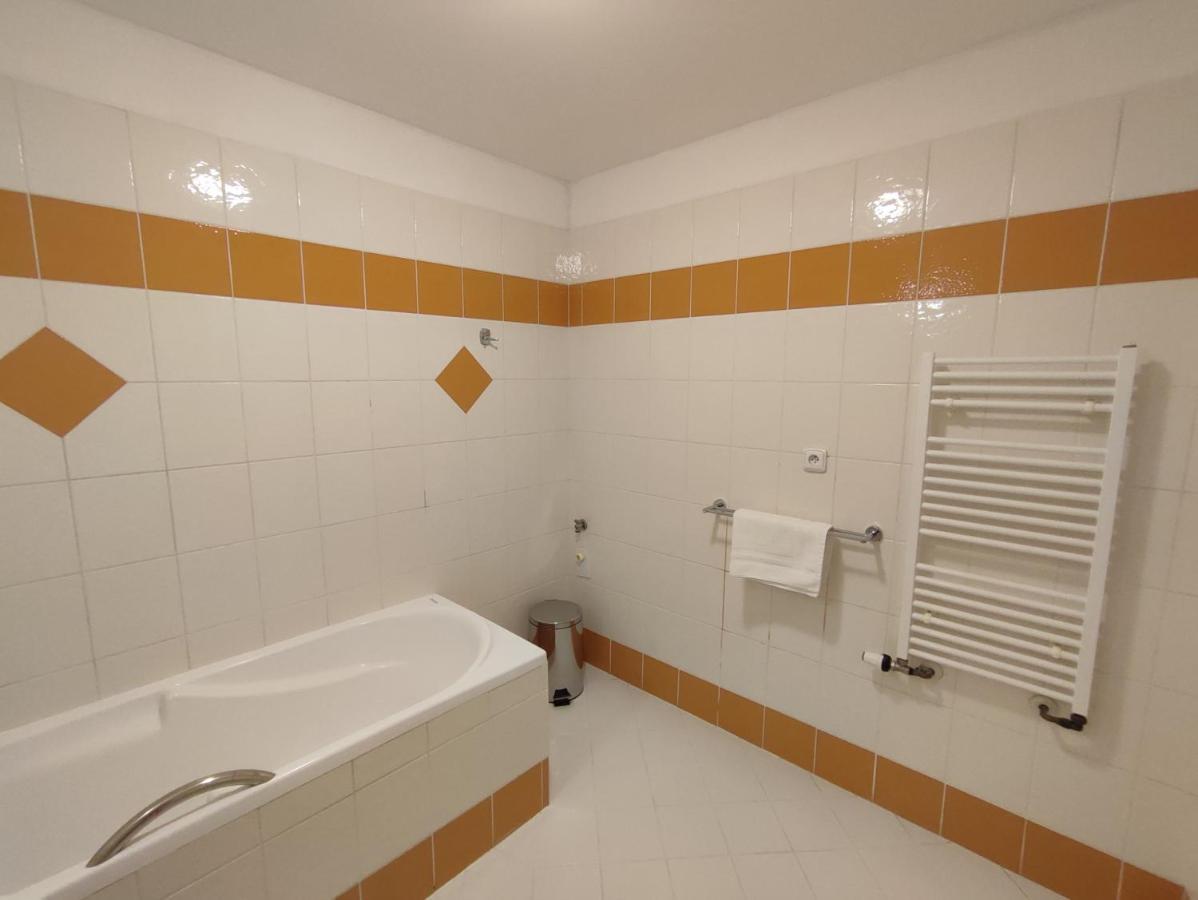 Hotel 28 Jaroměř Extérieur photo
