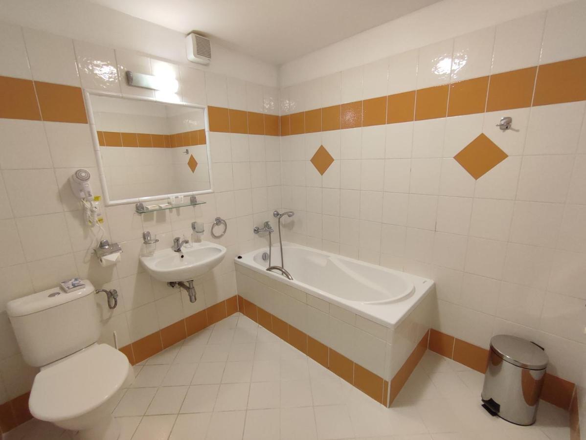 Hotel 28 Jaroměř Extérieur photo