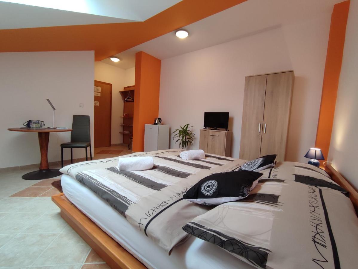 Hotel 28 Jaroměř Extérieur photo