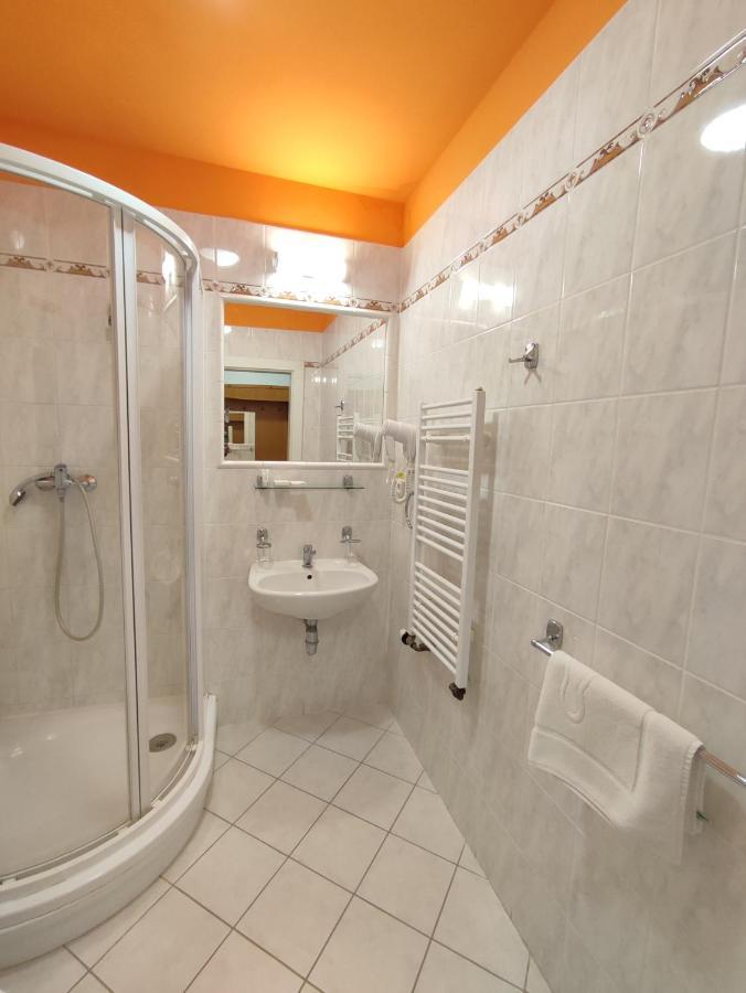 Hotel 28 Jaroměř Extérieur photo