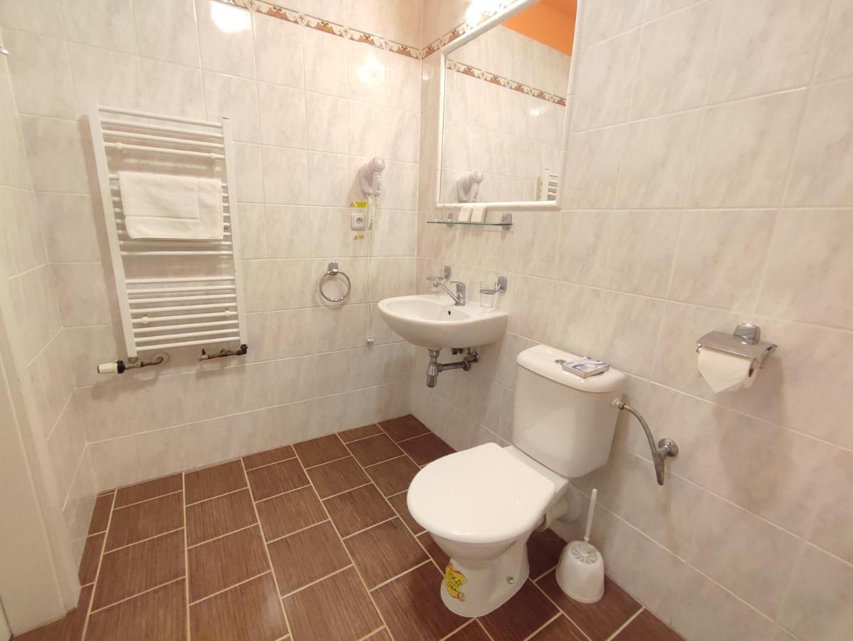 Hotel 28 Jaroměř Extérieur photo