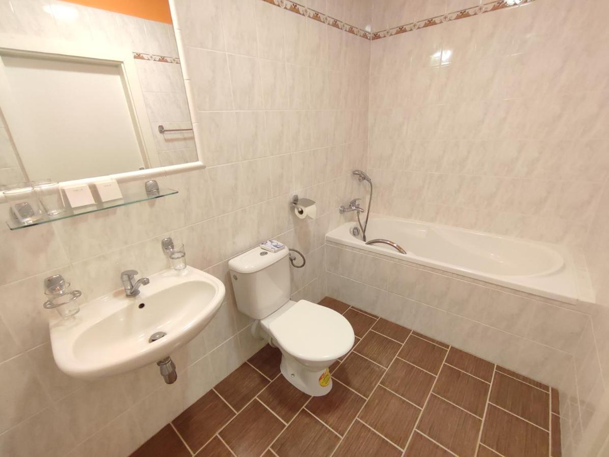 Hotel 28 Jaroměř Extérieur photo